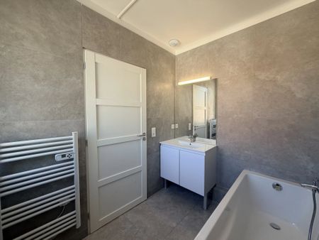 Location Appartement 2 pièces 58m² LA SEYNE SUR MER 83500 - Photo 3