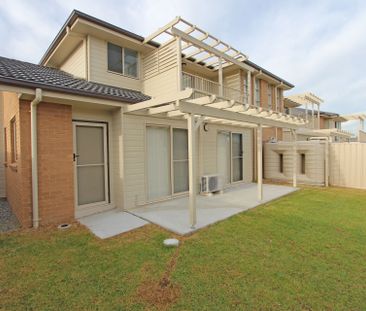 Perfectly Positioned Townhouse - Photo 4