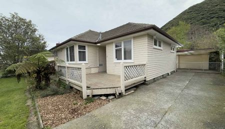 3 Bedroom House - Photo 2