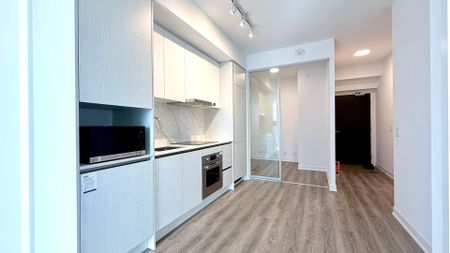 For Lease - 180 Front Street Unit# 2107, Toronto, Ontario - Photo 4