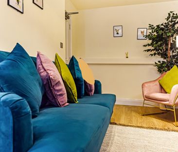 5 Bed Terraced House, Cassland Road, E9 - Photo 1