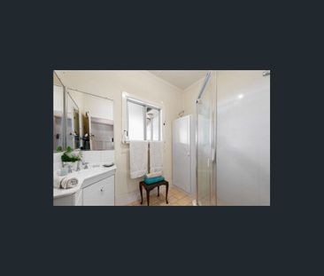 Renovated cottage living - Photo 5