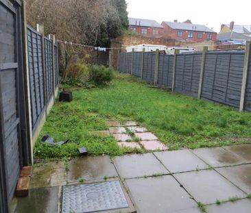 2 bedroom semi-detached house to rent - Photo 6