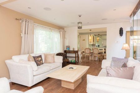 5 bedroom detached house to rent - Photo 5