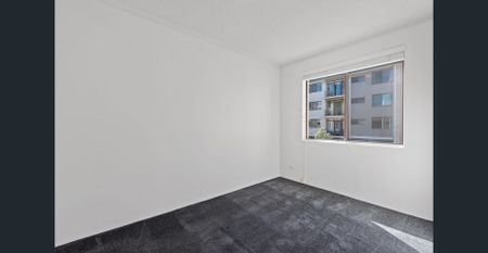 Sunny Two Bedroom Apartment - Photo 4