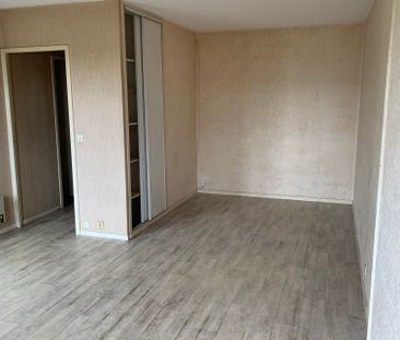 Location Appartement 1 pièce 31m² - Photo 2