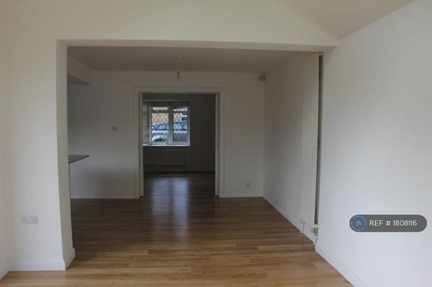 4 bedroom detached house to rent - Photo 1