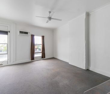 1-Bedroom Apartment for Rent – Convenient Living Above Local Shops! - Photo 2