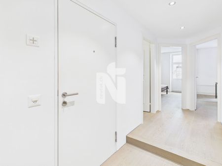 Lichtdurchflutete, möblierte 3.5-Zimmer-Wohnung mit grossem Balkon in zentraler Lage beim Spalentor - Photo 5