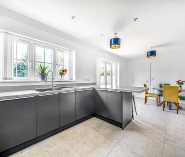 4 bedroom detached house to rent - Photo 1