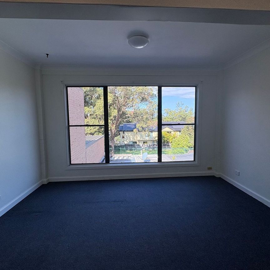 NEWLY RENOVATED 2 BEDROOM UNIT IN LEAFT LOCATION - Photo 1
