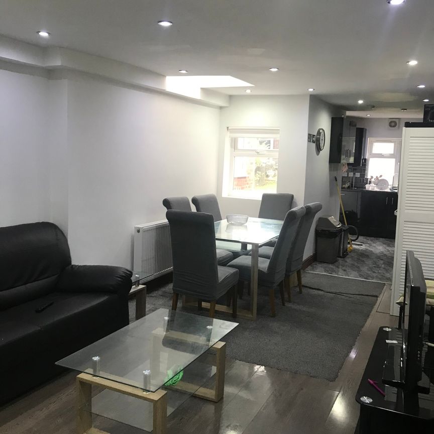 225 DAWLISH ROAD - Photo 1