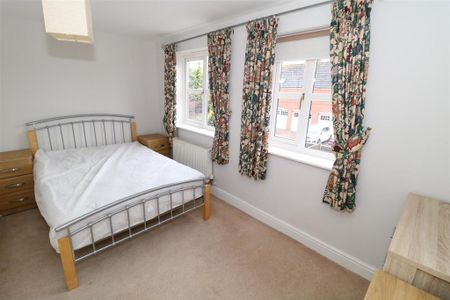 4 bedroom mews to rent - Photo 5