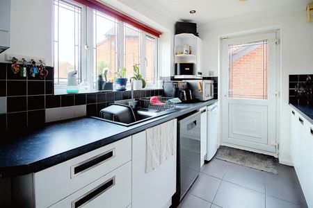 4 Bedroom House to let - Photo 4