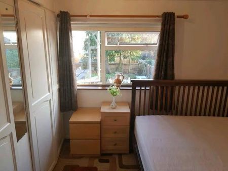 1 bedroom in a house share to rent - Photo 3