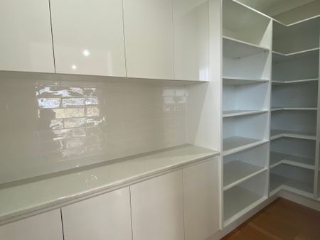 Large Family Home - Photo 3