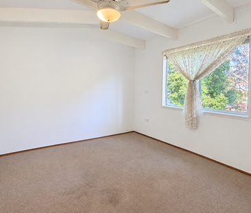 Spacious double level home with loads of extras & Waterview's - Photo 3