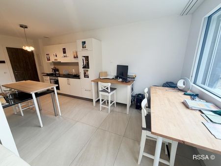 Studio of standing in the heart of Nyon, calm and two steps from the station. - Photo 3