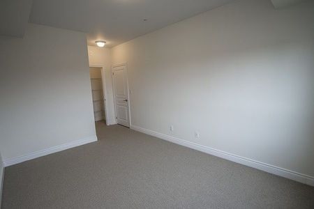 For Lease - 3170 Erin Mills Parkway Unit# 310, Mississauga, Ontario - Photo 2