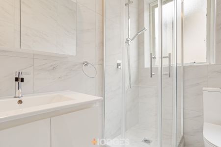 Spacious light filled living in prime location - Photo 2