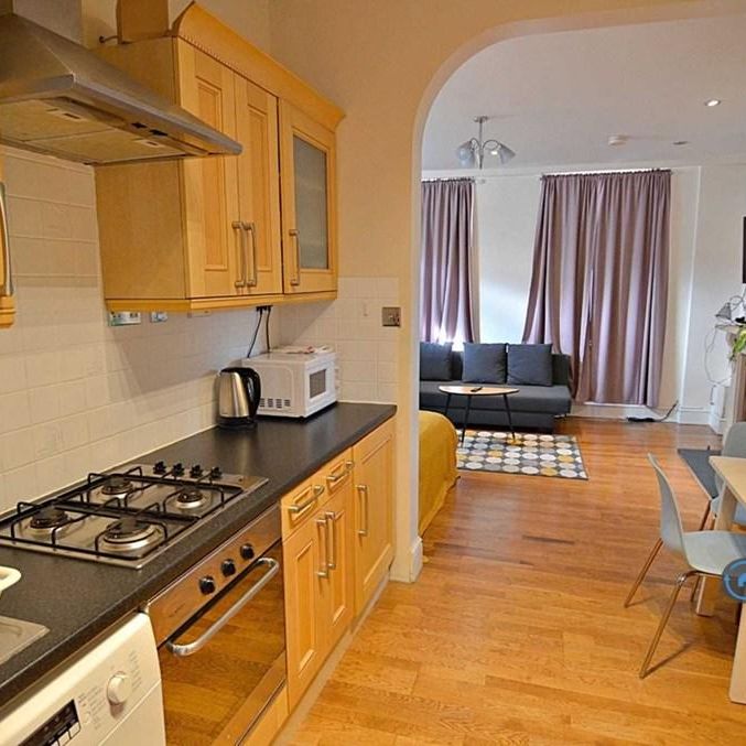 Studio to rent - Photo 1