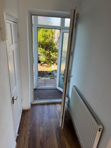 3 Bed Terraced House, Firhill Road, SE6 - Photo 3