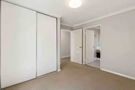 Stylish, Low-Maintenance Living in a Prime Bassendean Location - Photo 4