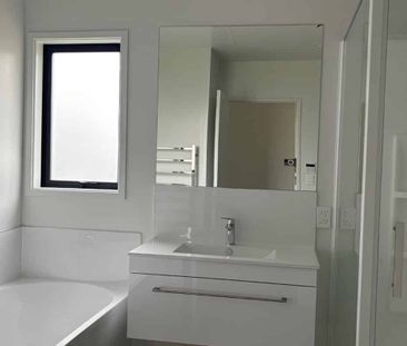 Modern and Sunny - Photo 4