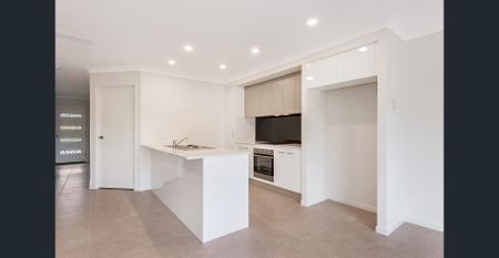 4 Bedroom double garage town house close to all amenties - Photo 5