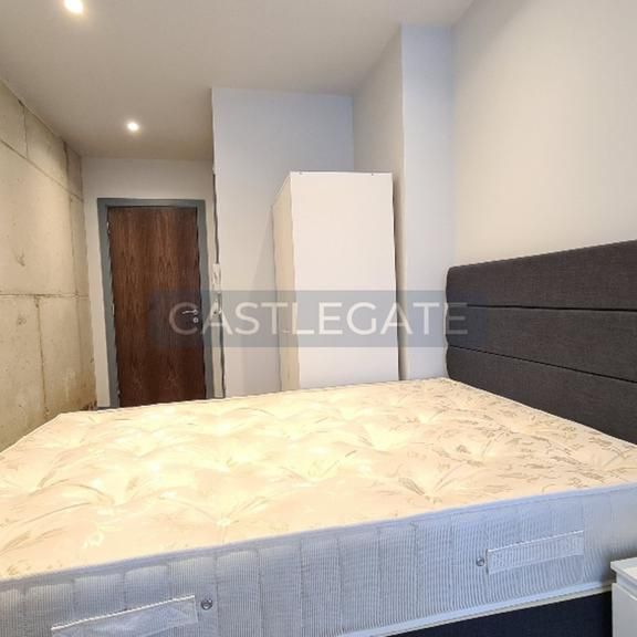 Studio to rent - Photo 1