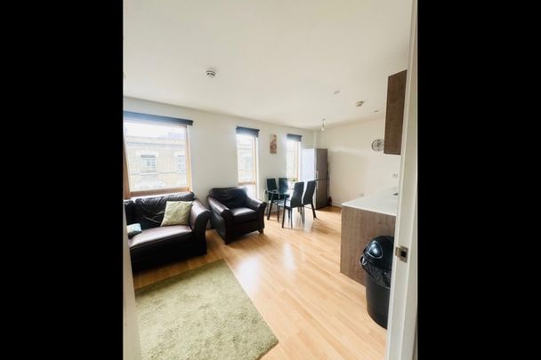 2 Bed Flat, Oyster Court, SE17 - Photo 1