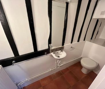 Unique 2-Bedroom Grade II Listed Farmhouse - Photo 4