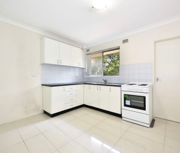 8/33 Henley Road, Homebush West. - Photo 4