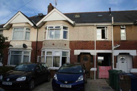 8 bedroom terraced house to rent - Photo 2