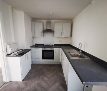 2 bedroom semi-detached house to rent - Photo 4