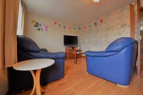 4 bedroom House in Holborn View Bed), Leeds - Photo 1