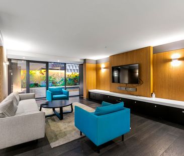 Fully Furnished Inner-City Living in Melbourne's Paris End - Photo 2