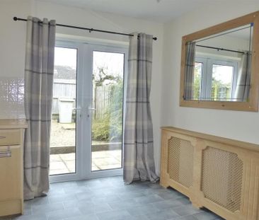 3 bedroom semi-detached house to rent - Photo 4