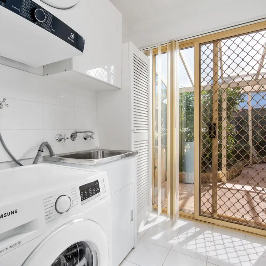 “Luxury Villa in Perfect Location (FULLY FURNISHED)” - Photo 1