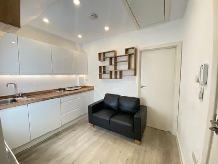 Studio to rent - Photo 3