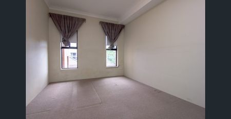 Modern 2 Bed Apartment Living in Merrylands - Photo 4