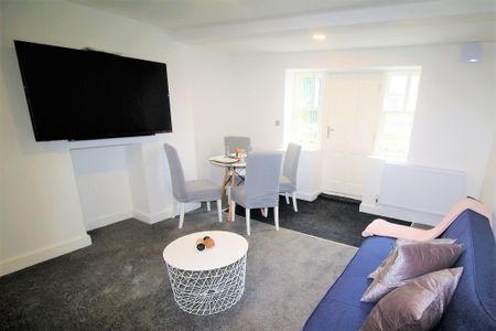 Basement Flat, 46 Headingley Lane, LS6 2EL, Leeds - Photo 3
