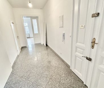 ERSTBEZUG NACH SANIERUNG- stylische und helle 2,5 Zimmer Altbauwohn... - Photo 2