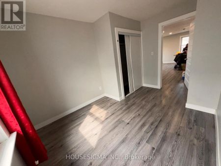 1227 TRAFALGAR STREET S - Photo 3