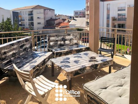 Location Appartement 4 pièces 82m² LES SABLES D OLONNE 85100 - Photo 2