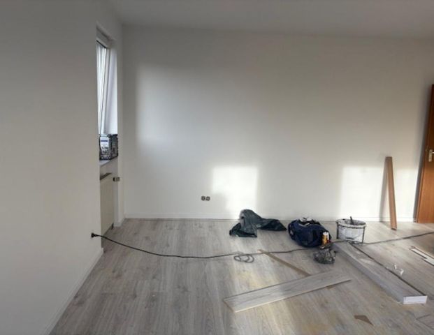 frei ab 01.12.2025 renovierte Wohung mit Balkon, 2- Z.,Bad, Kü - Photo 1