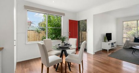 Neat & Tidy 3 Bedroom Home! - Photo 5