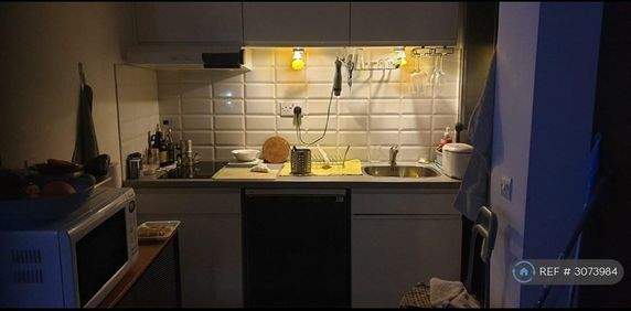 Studio to rent - Photo 2