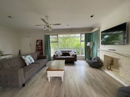 COASTAL LIVING IN LAKES ENTRANCE - Photo 3