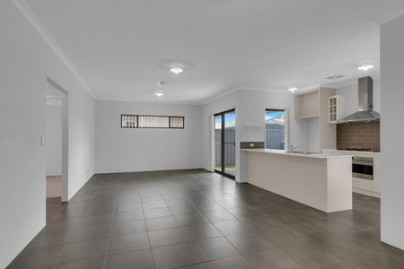 4 Bedroom Family home in Baldivis - Photo 3